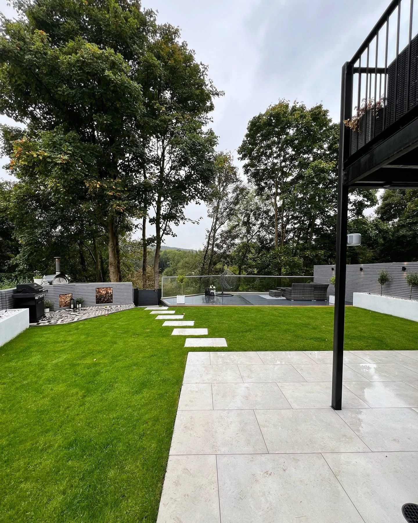 Garden with Decking & Outdoor Kitchen detail 4