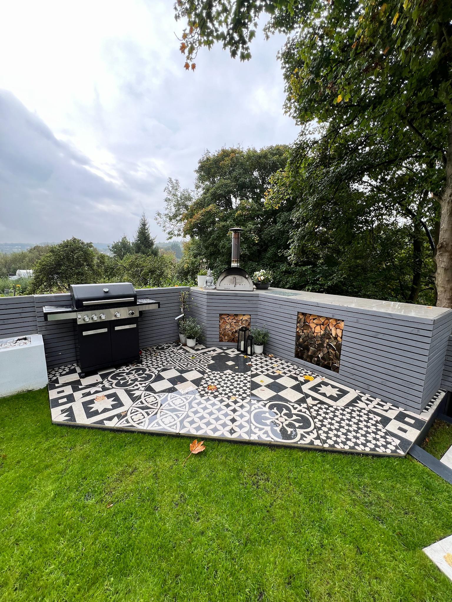 Garden with Decking & Outdoor Kitchen detail 6