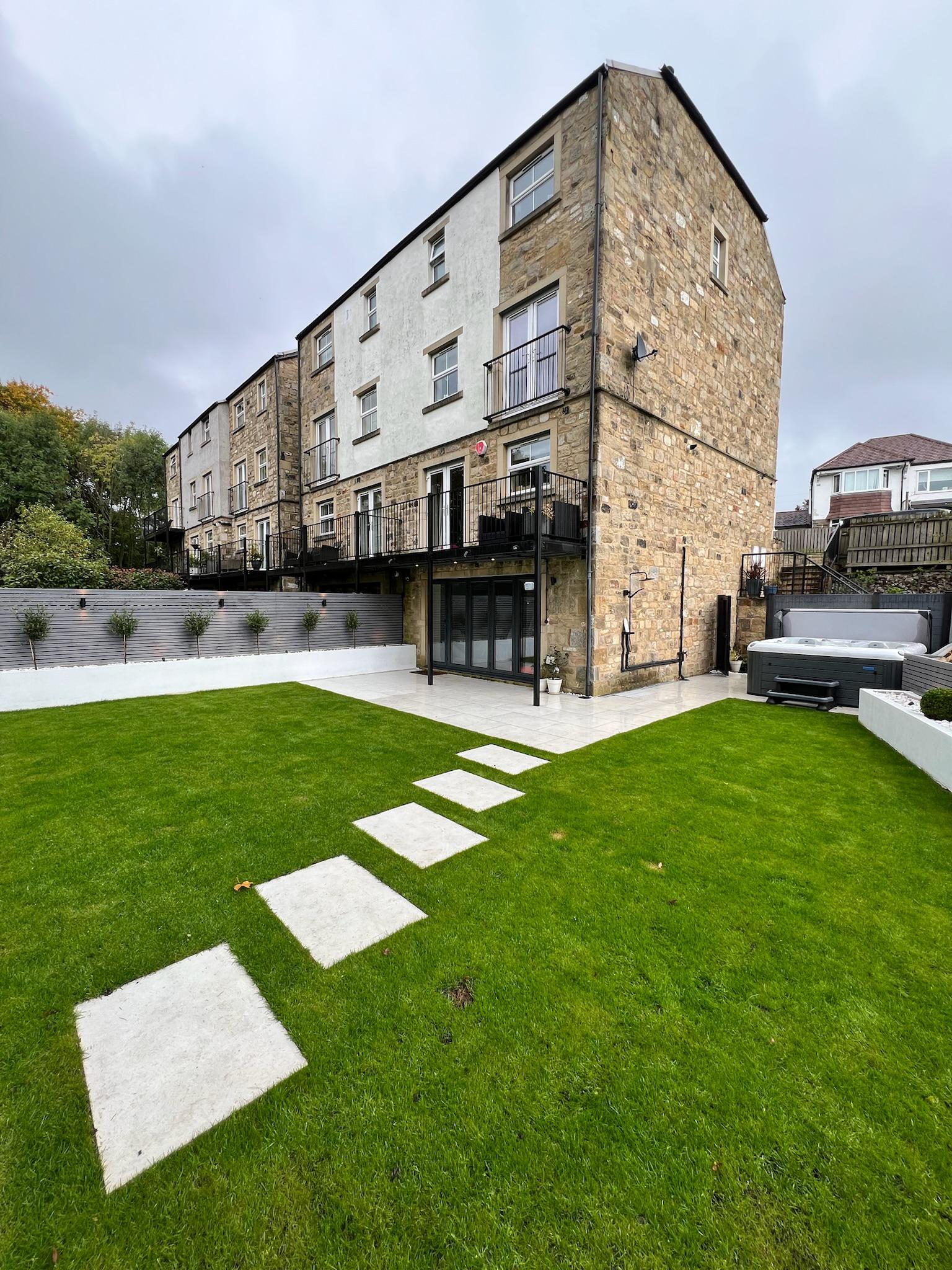 Garden with Decking & Outdoor Kitchen detail 8