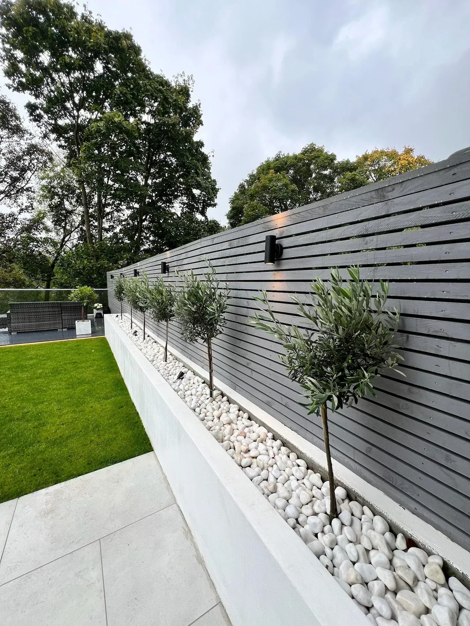 Garden with Decking & Outdoor Kitchen — photo 13
