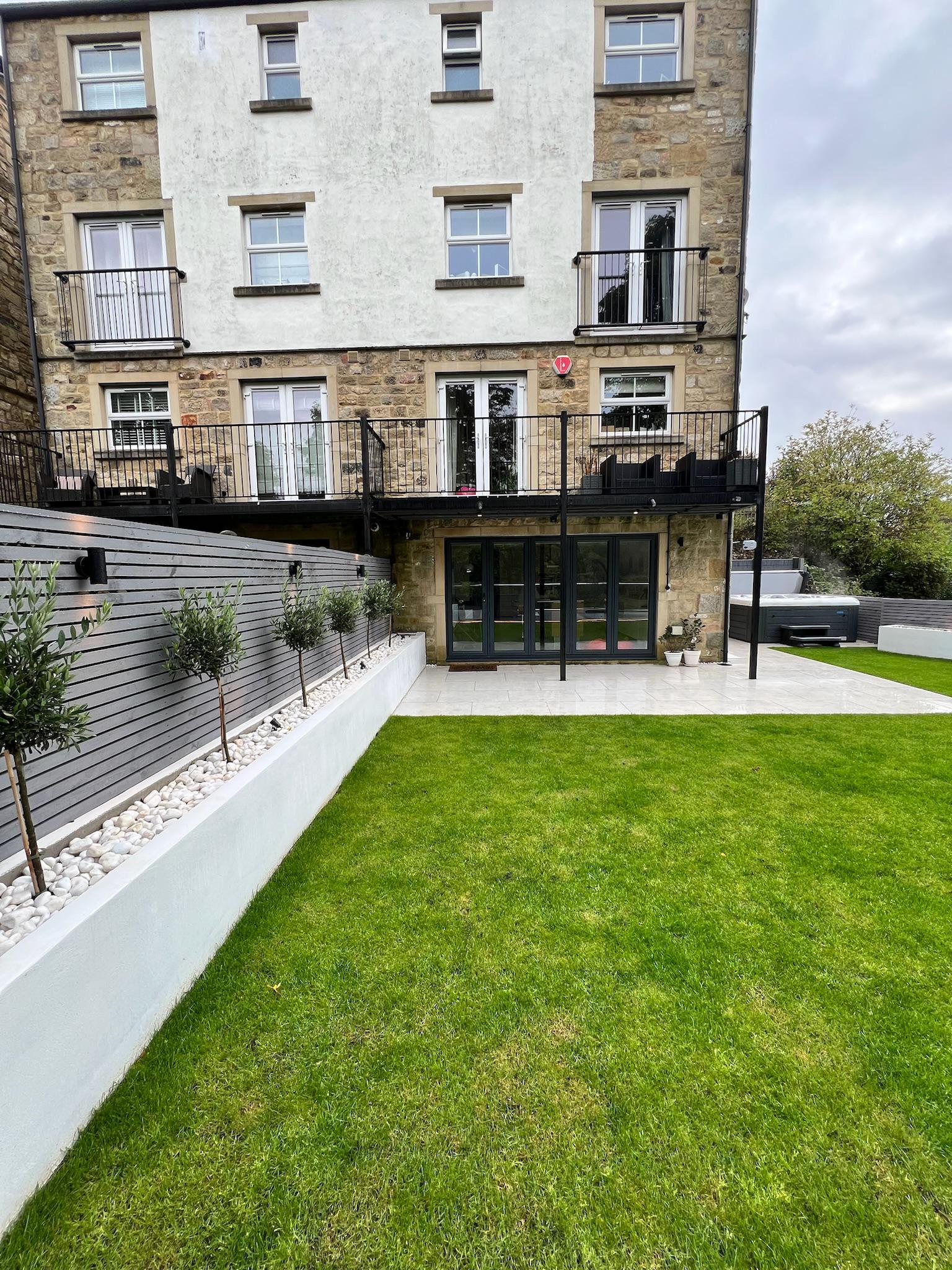 Garden with Decking & Outdoor Kitchen detail 15