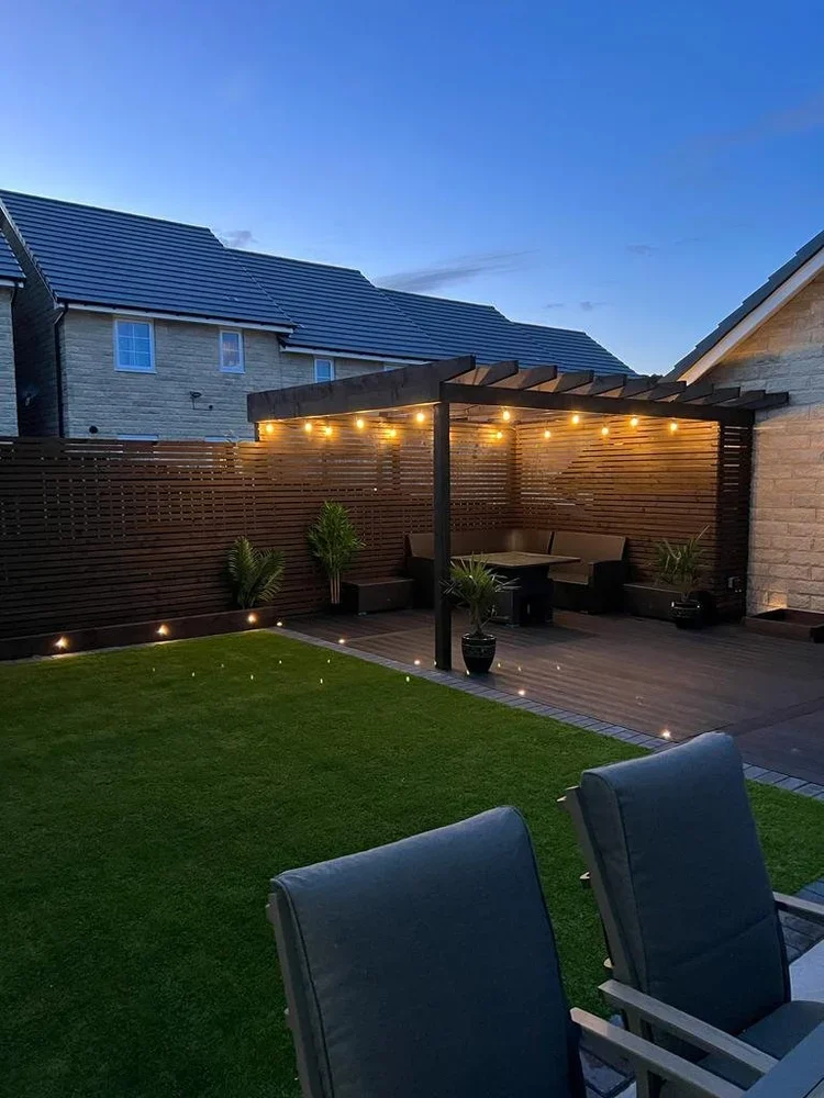 Outdoor Living Space with Jacuzzi detail 2