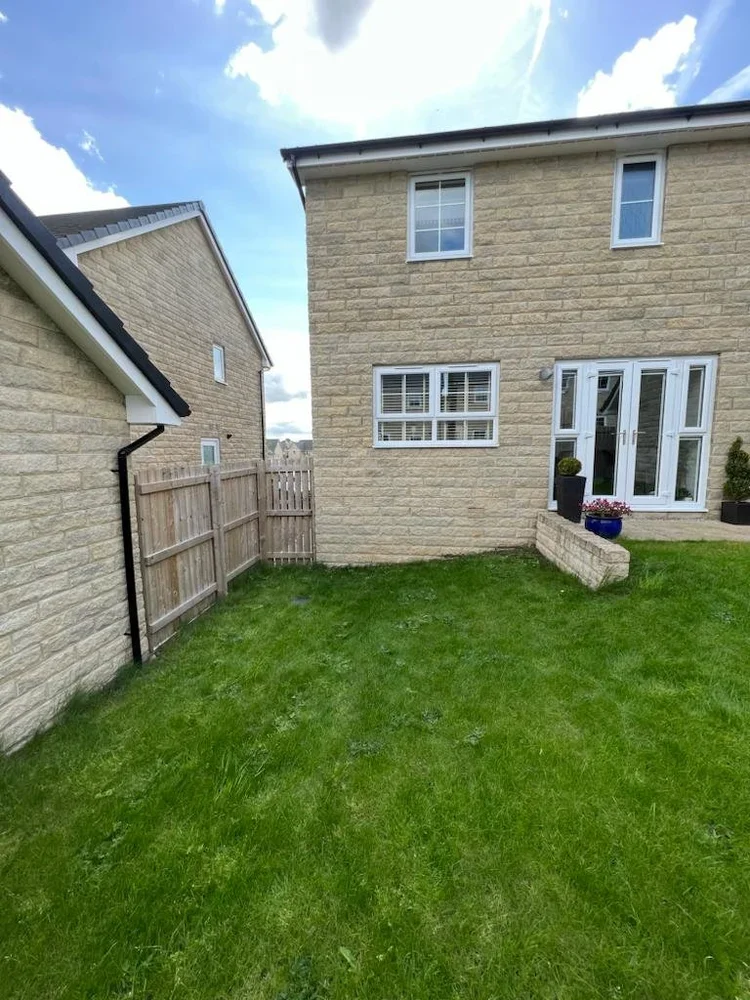 Outdoor Living Space with Jacuzzi detail 5