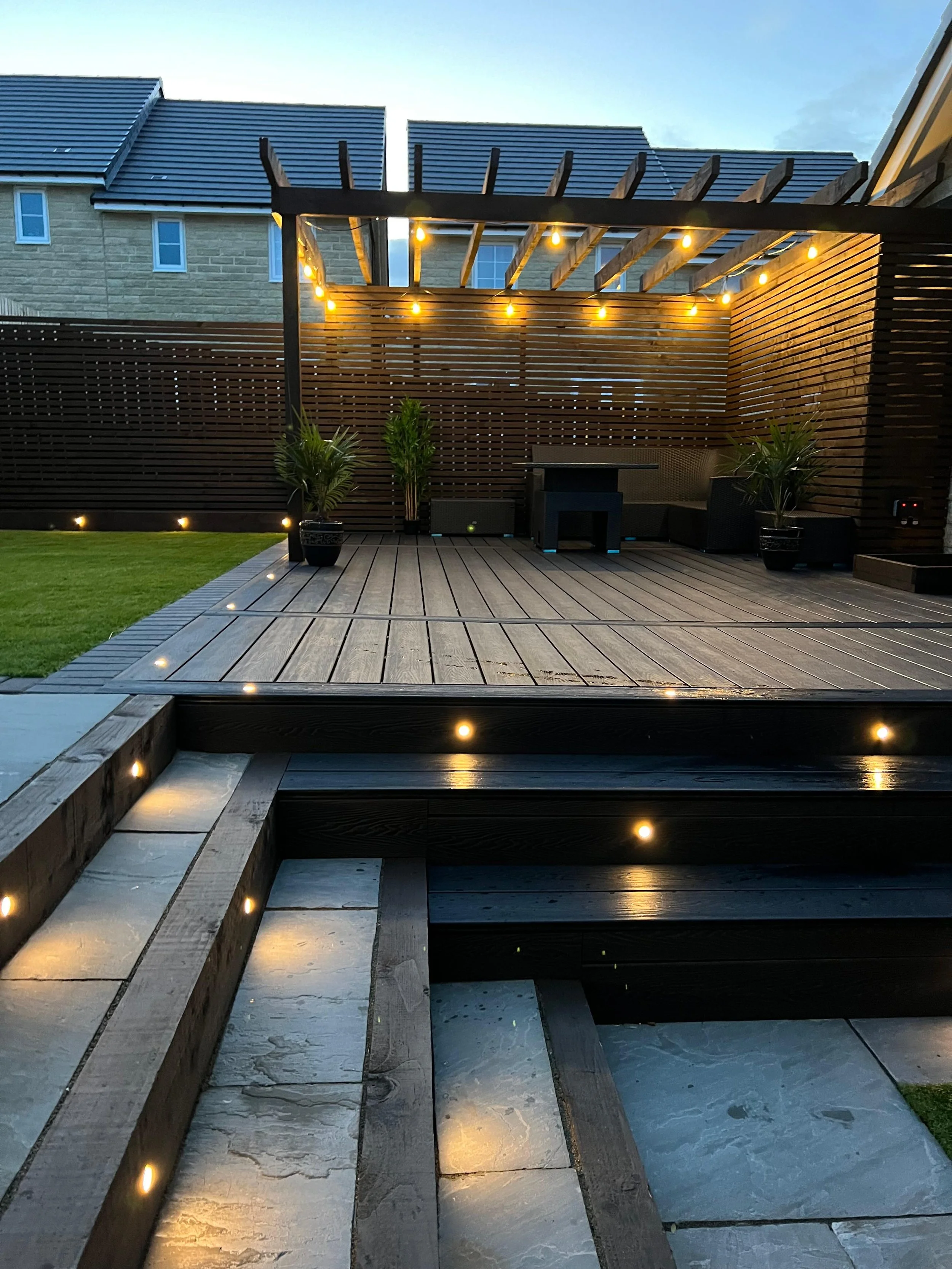 Outdoor Living Space with Jacuzzi detail 6