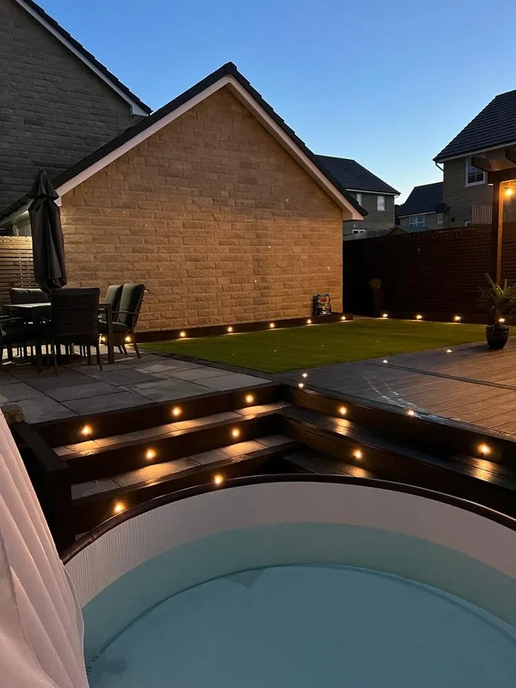 Outdoor Living Space with Jacuzzi detail 8