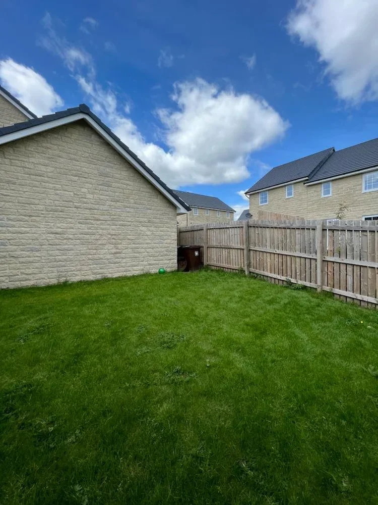 Outdoor Living Space with Jacuzzi detail 9