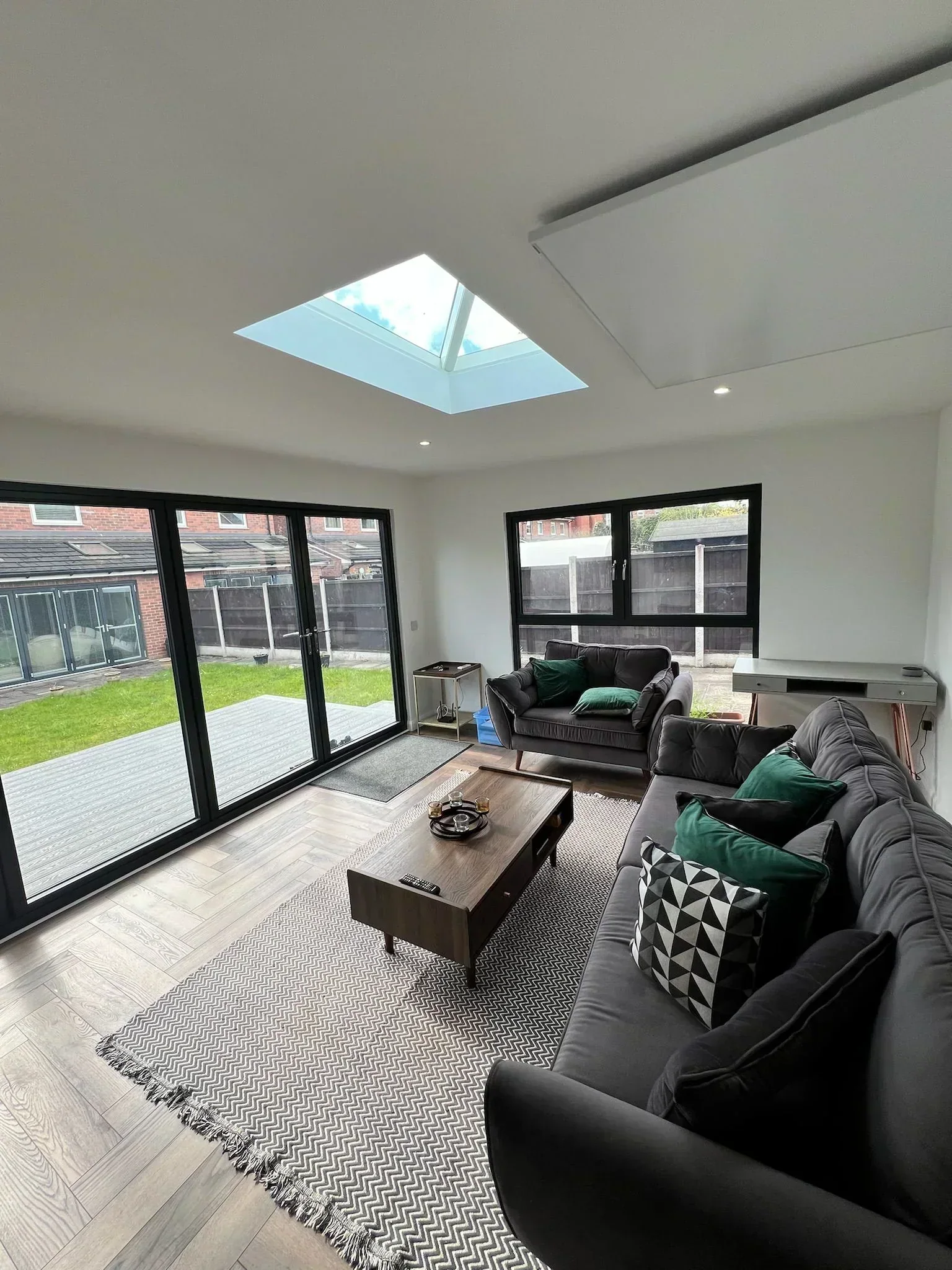 Bespoke Garden Room with Skylight — photo 8