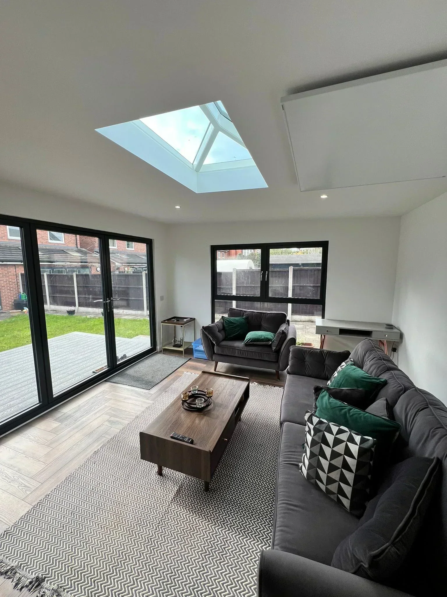 Bespoke Garden Room with Skylight — photo 9