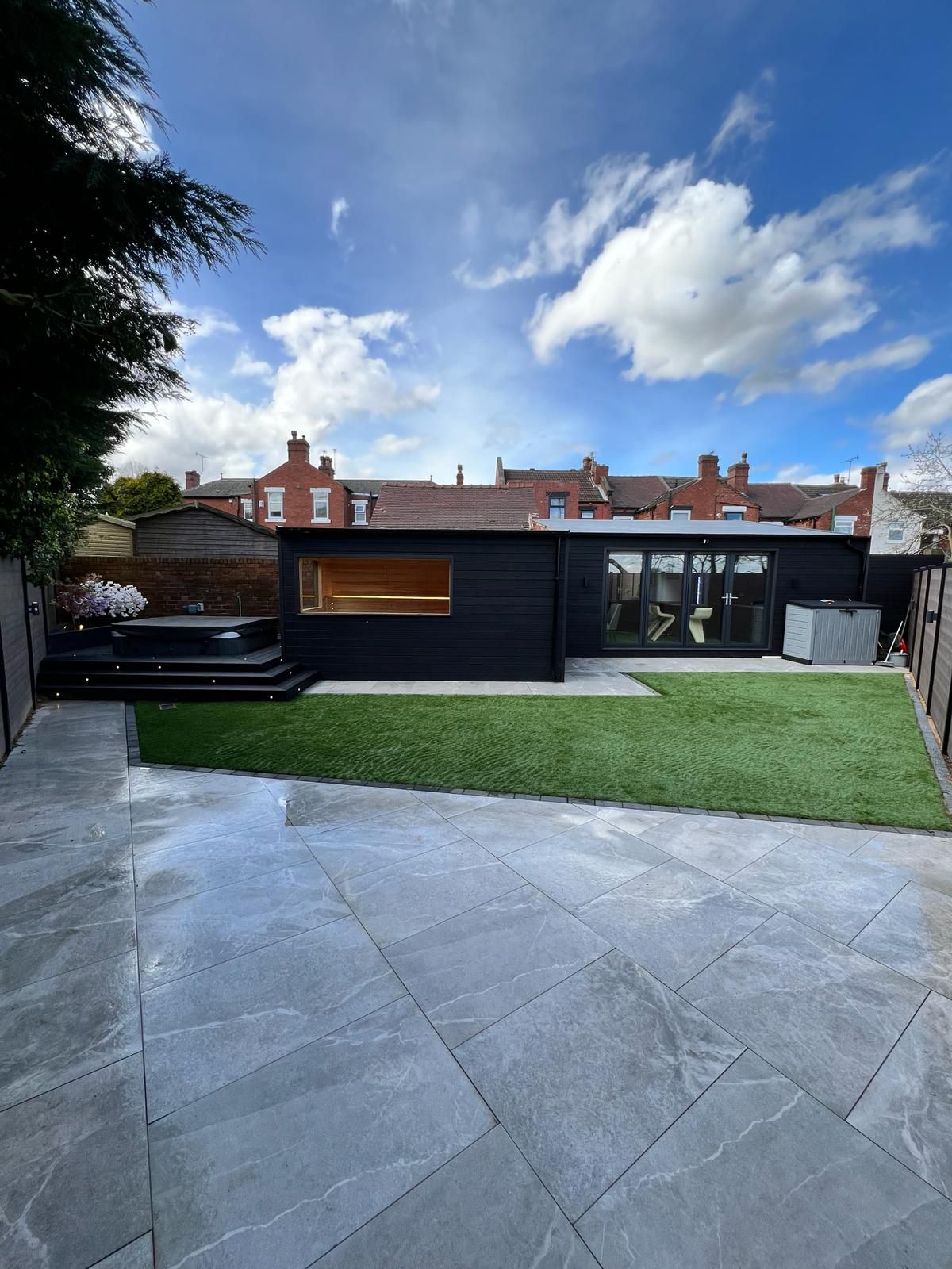 Jacuzzi & Sauna Garden Retreat