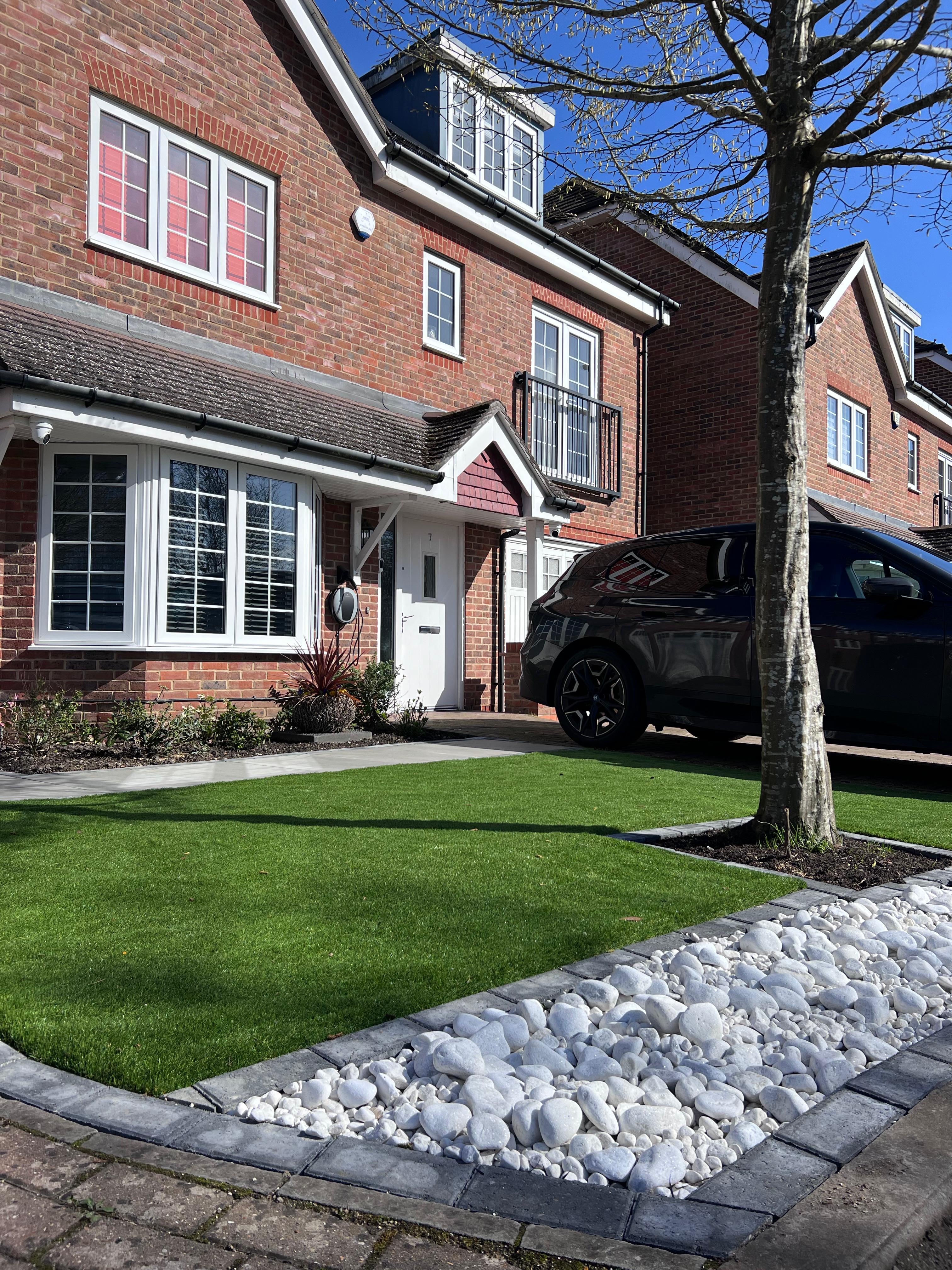 Pergola, Jacuzzi & Front Garden detail 3