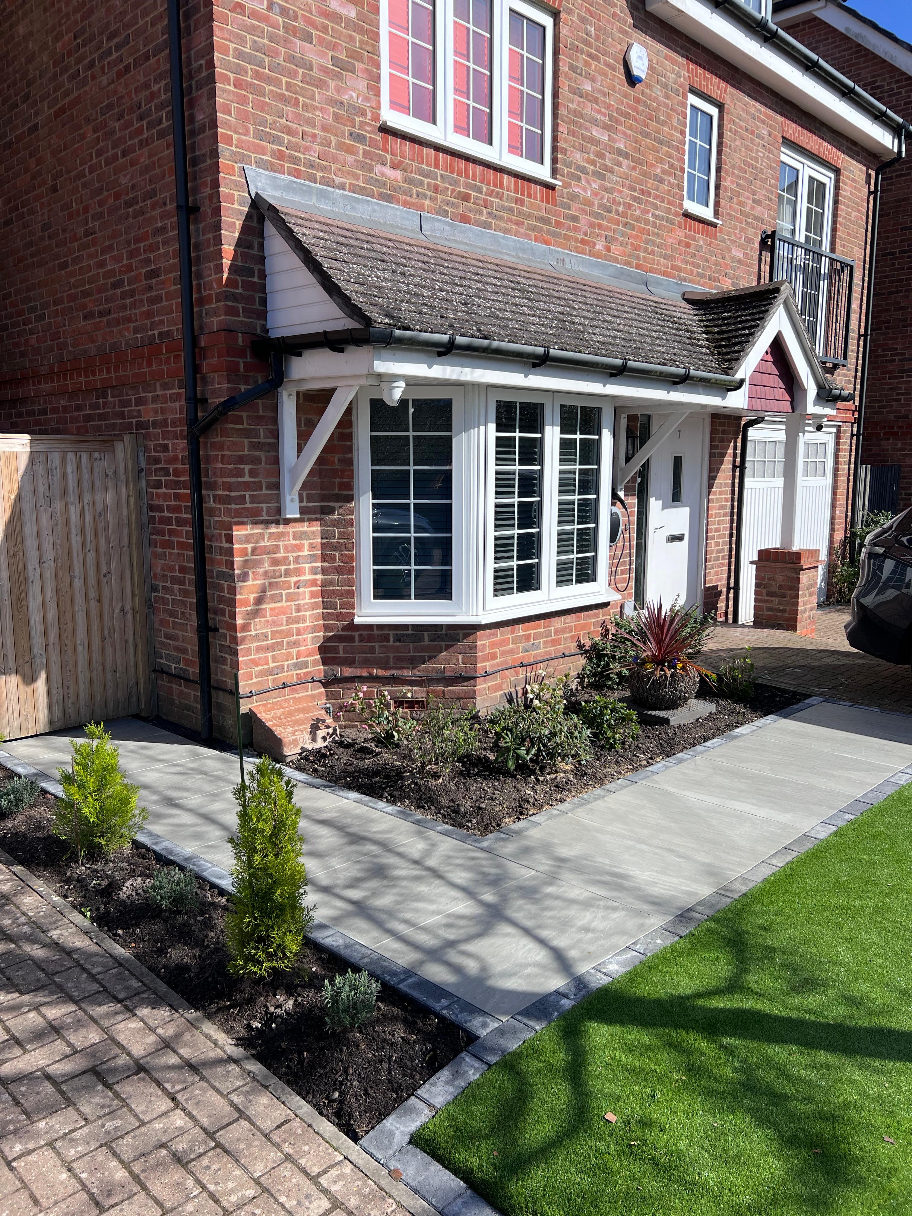 Pergola, Jacuzzi & Front Garden detail 4