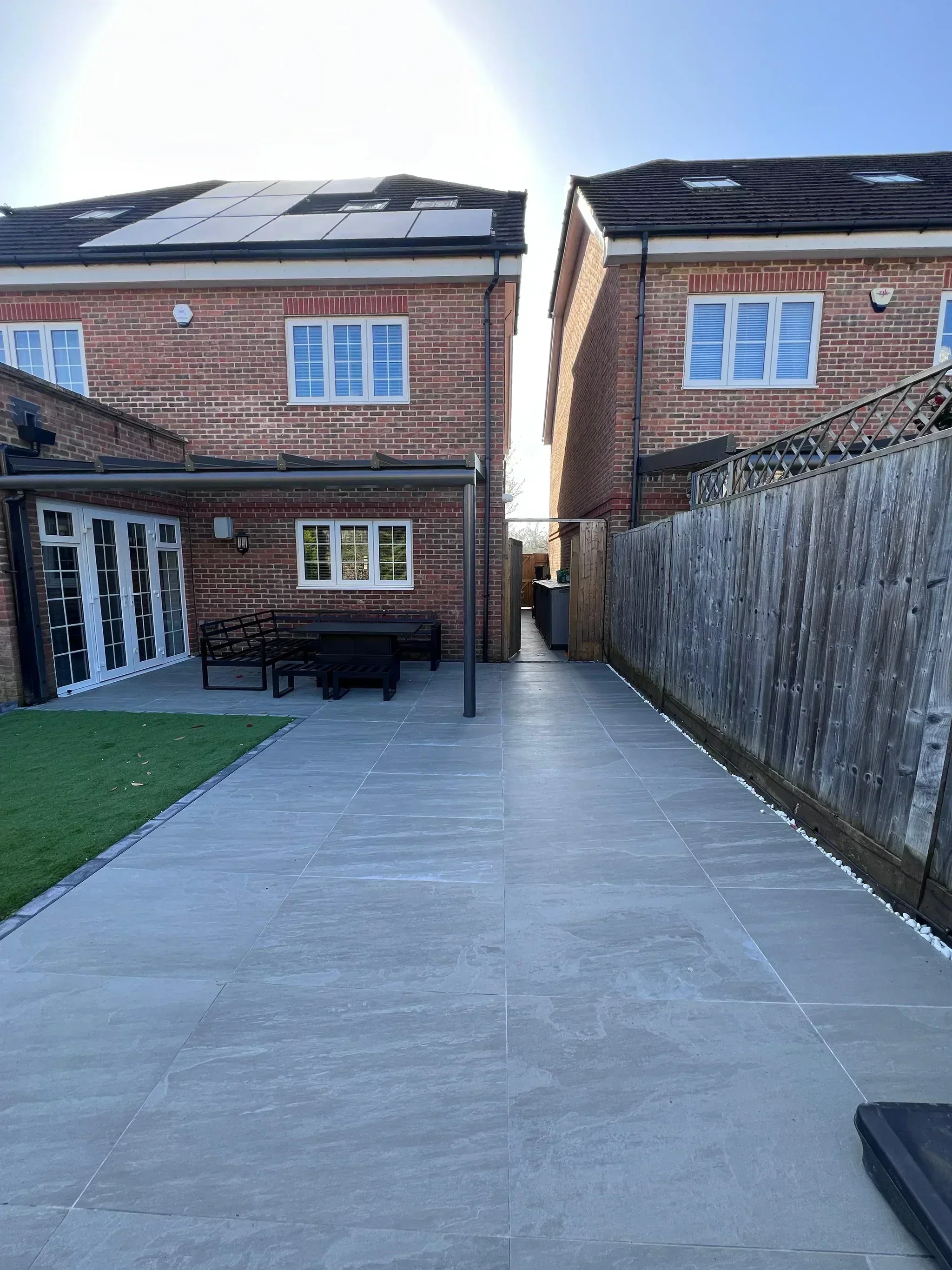 Pergola, Jacuzzi & Front Garden — photo 6