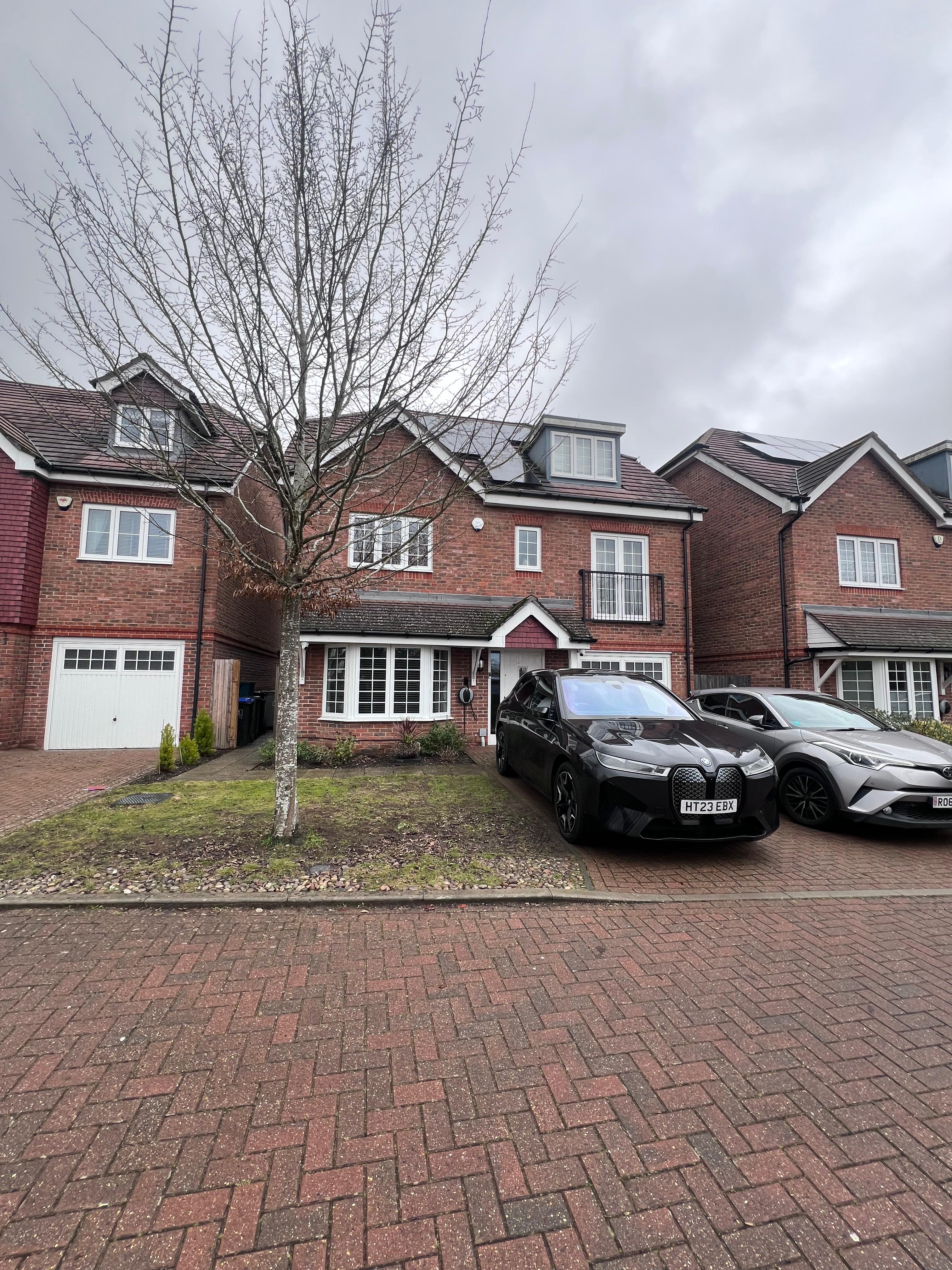 Pergola, Jacuzzi & Front Garden detail 10
