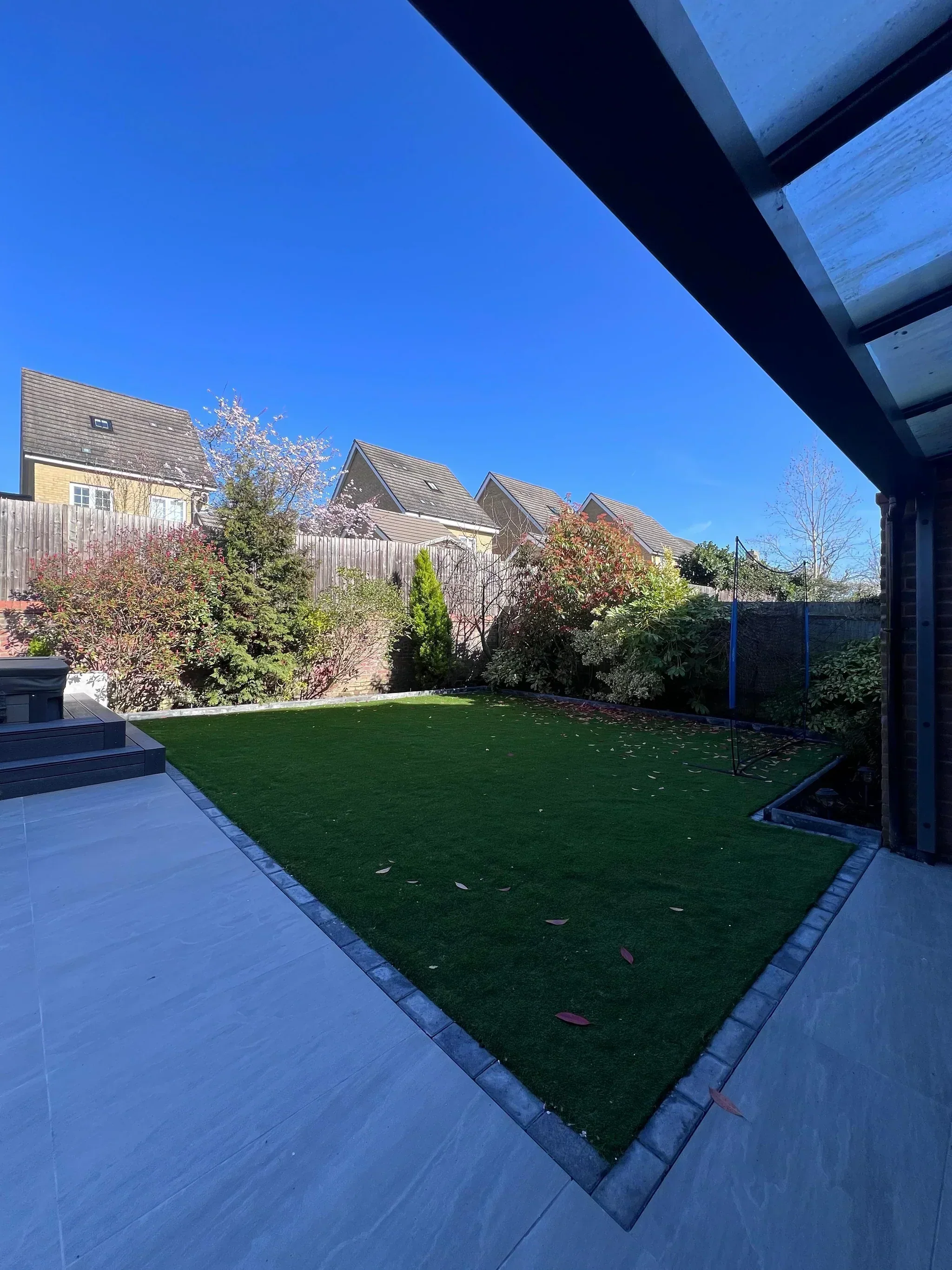 Pergola, Jacuzzi & Front Garden — photo 13