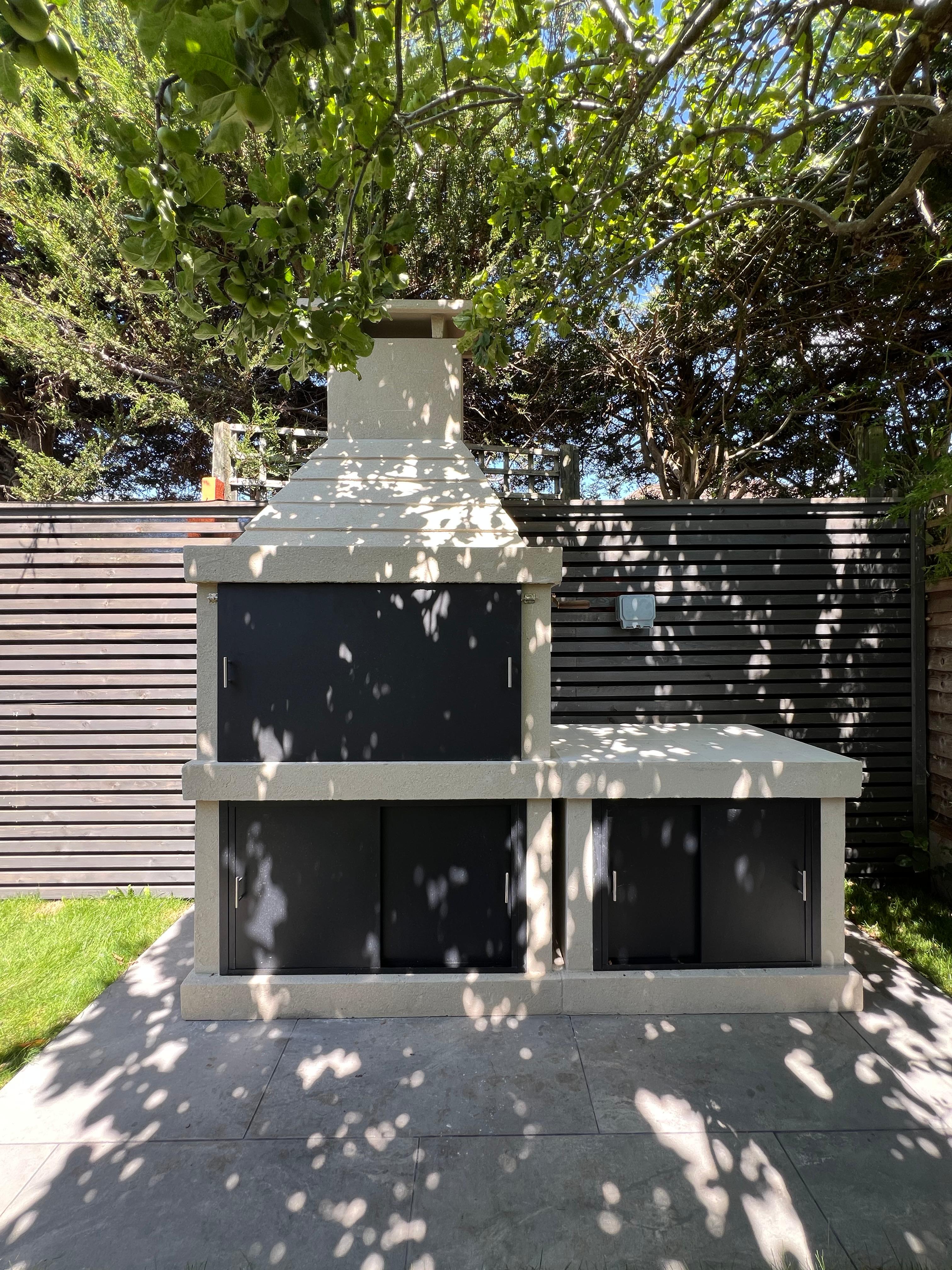 Outdoor Fireplace & Decking Veranda detail 3