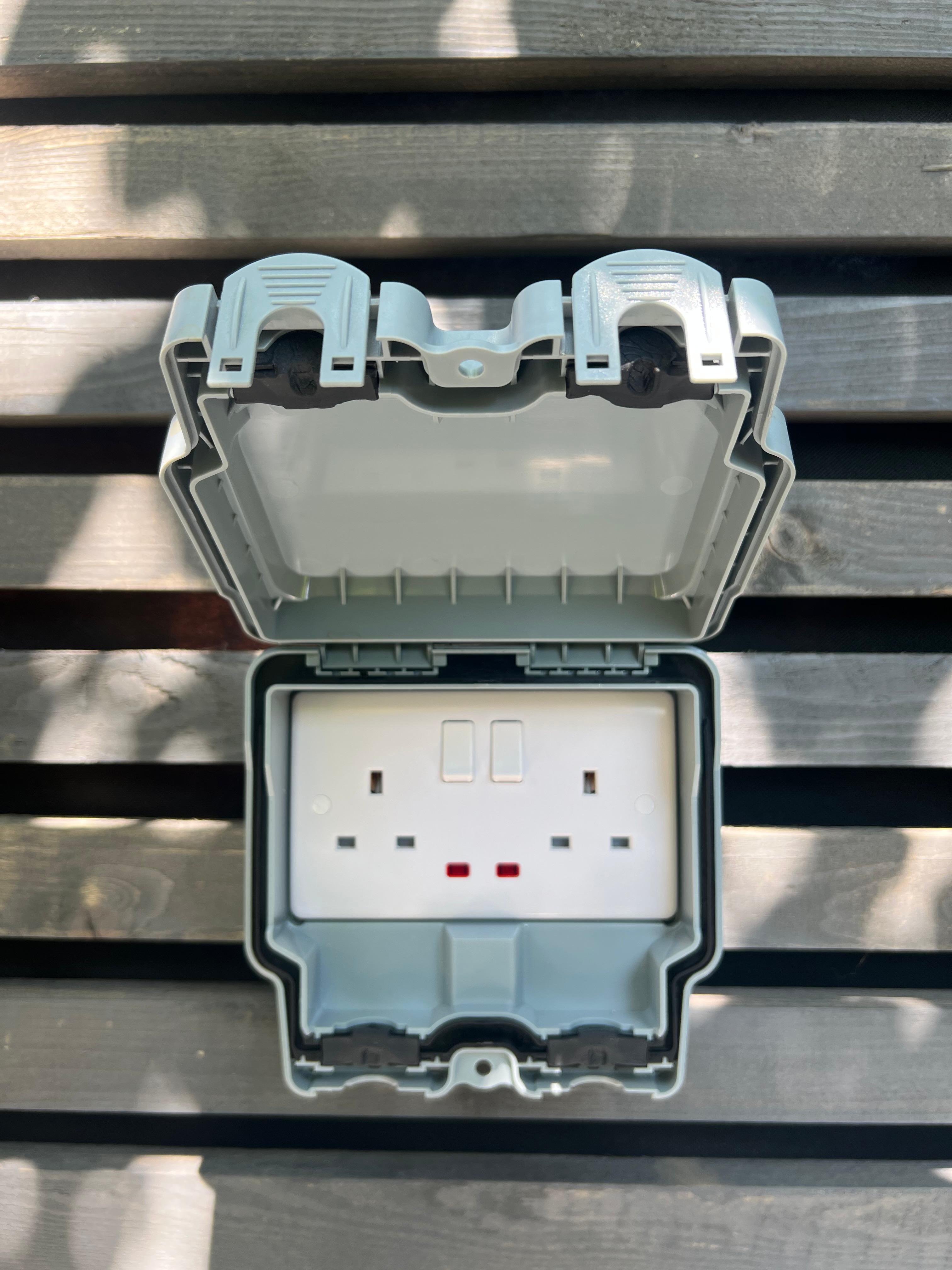 Outdoor Fireplace & Decking Veranda detail 5