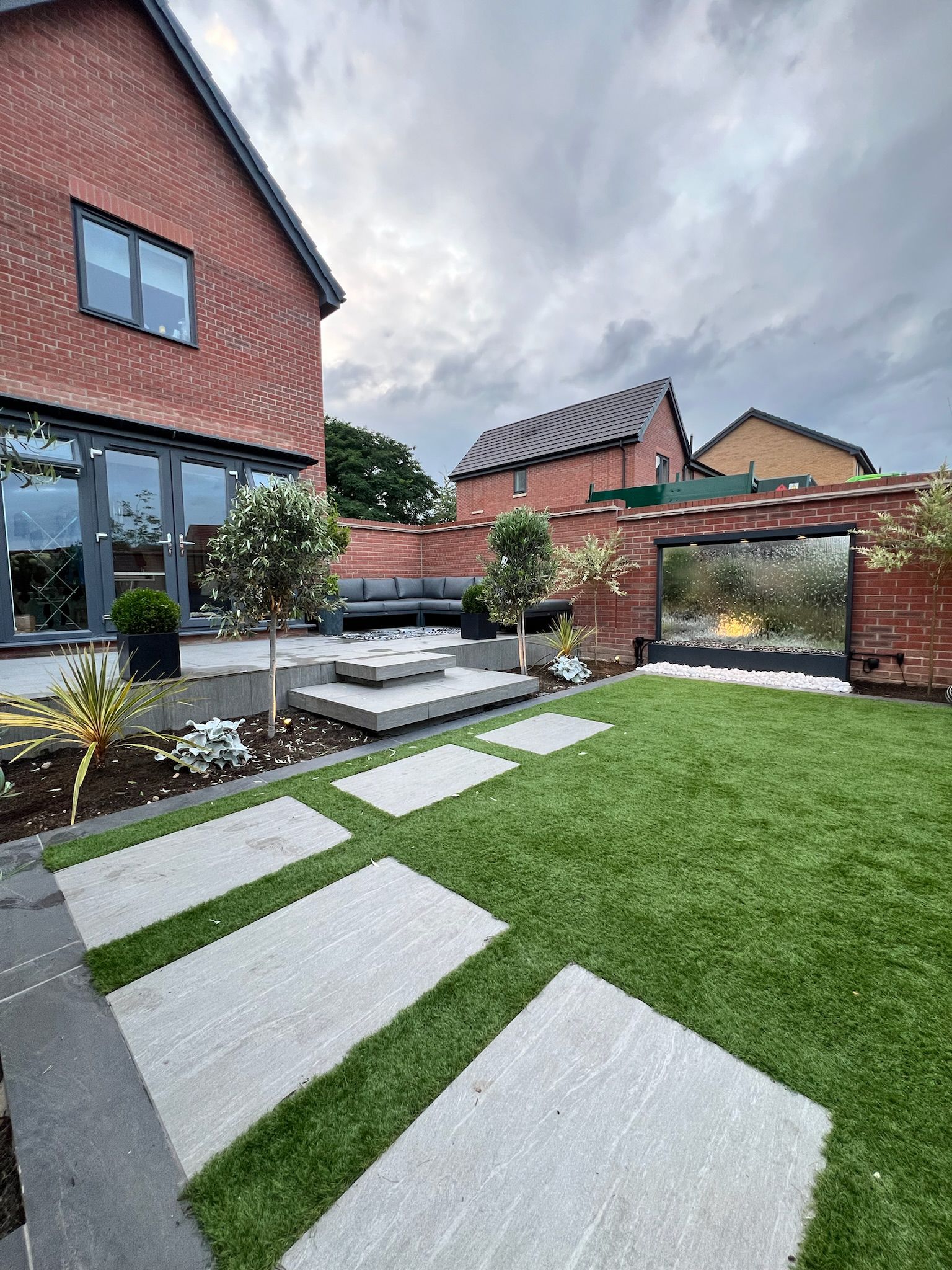 Pergola with Outdoor Kitchen & Water Feature detail 1