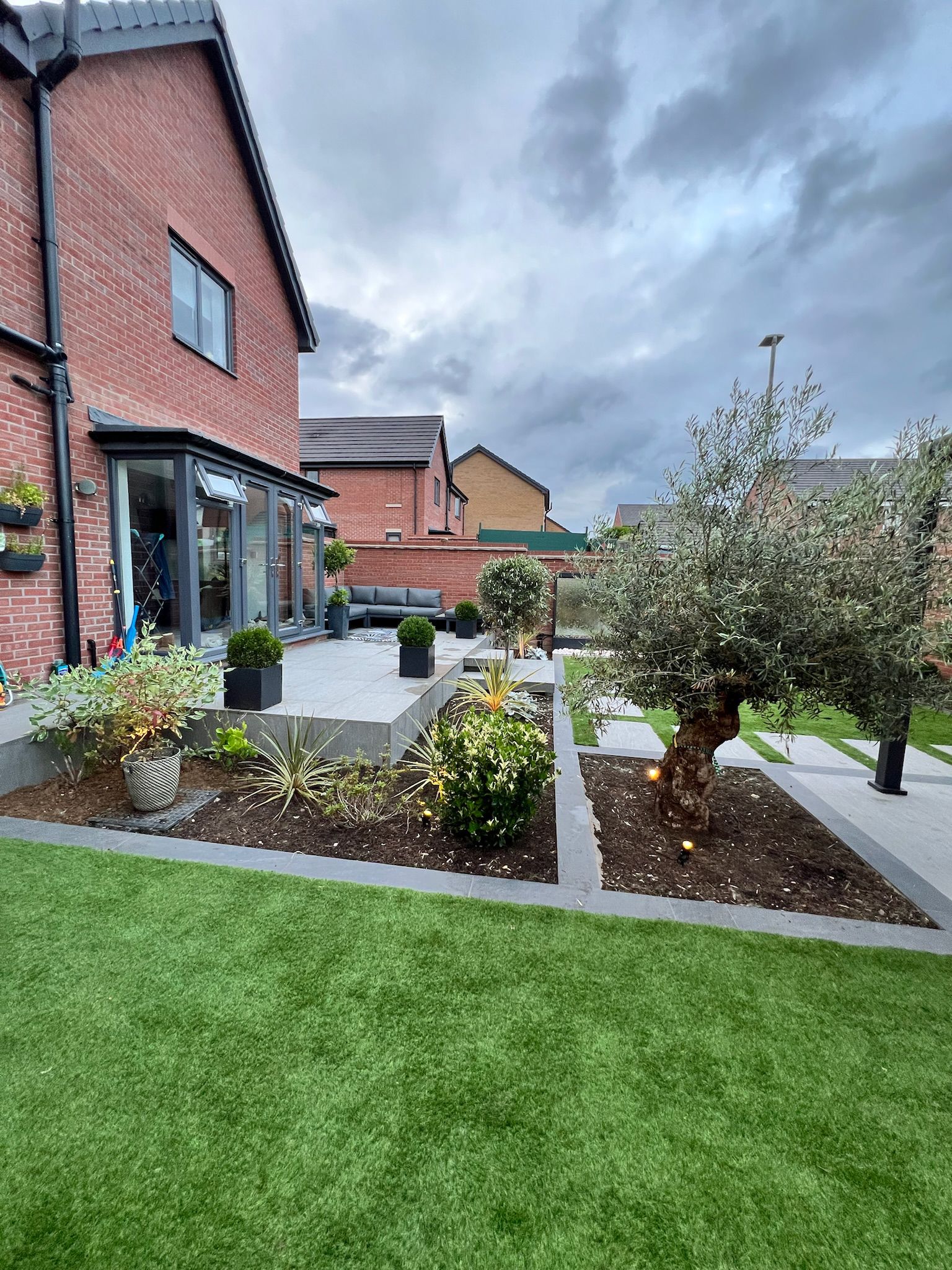 Pergola with Outdoor Kitchen & Water Feature detail 2