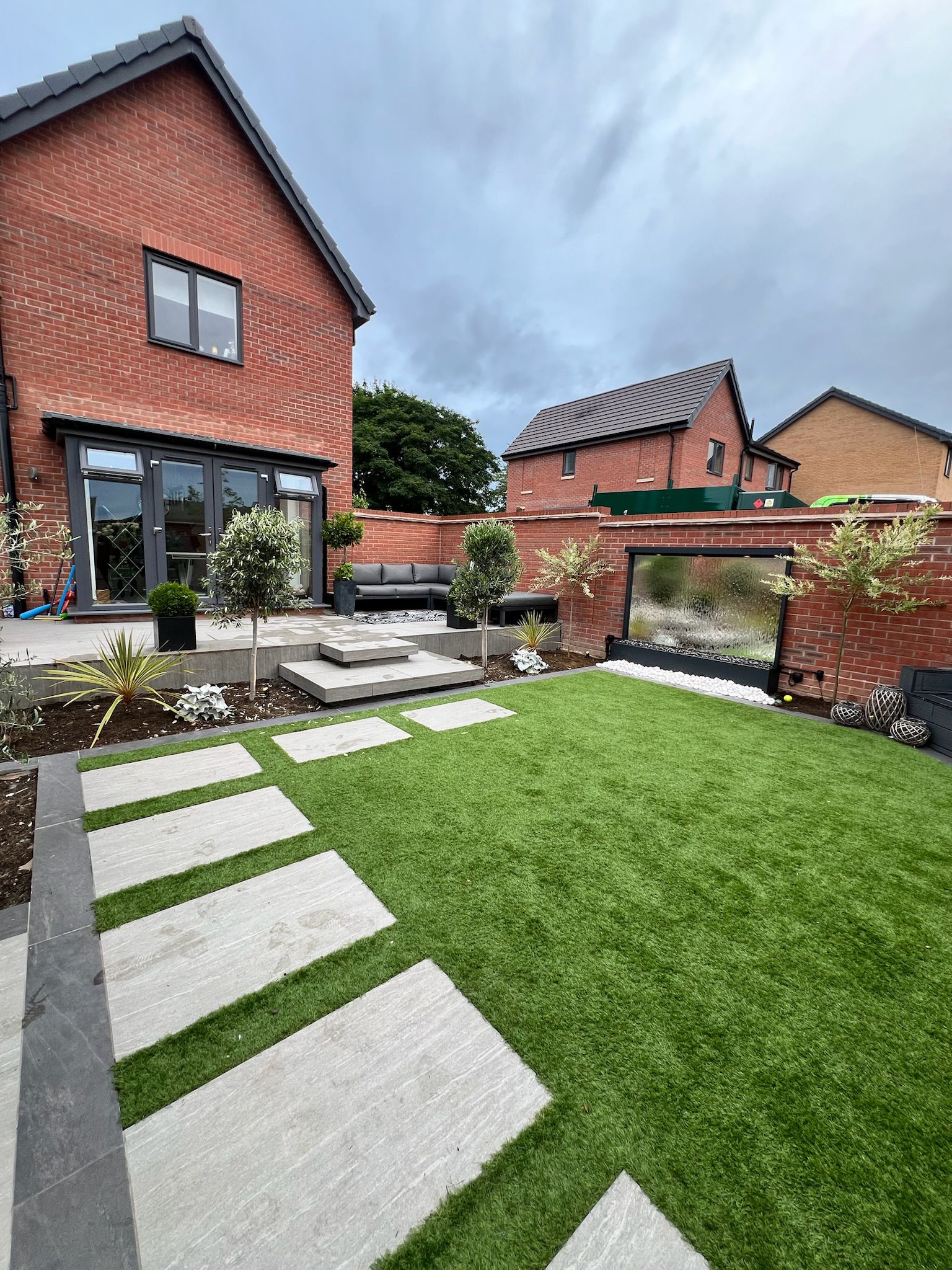 Pergola with Outdoor Kitchen & Water Feature detail 4