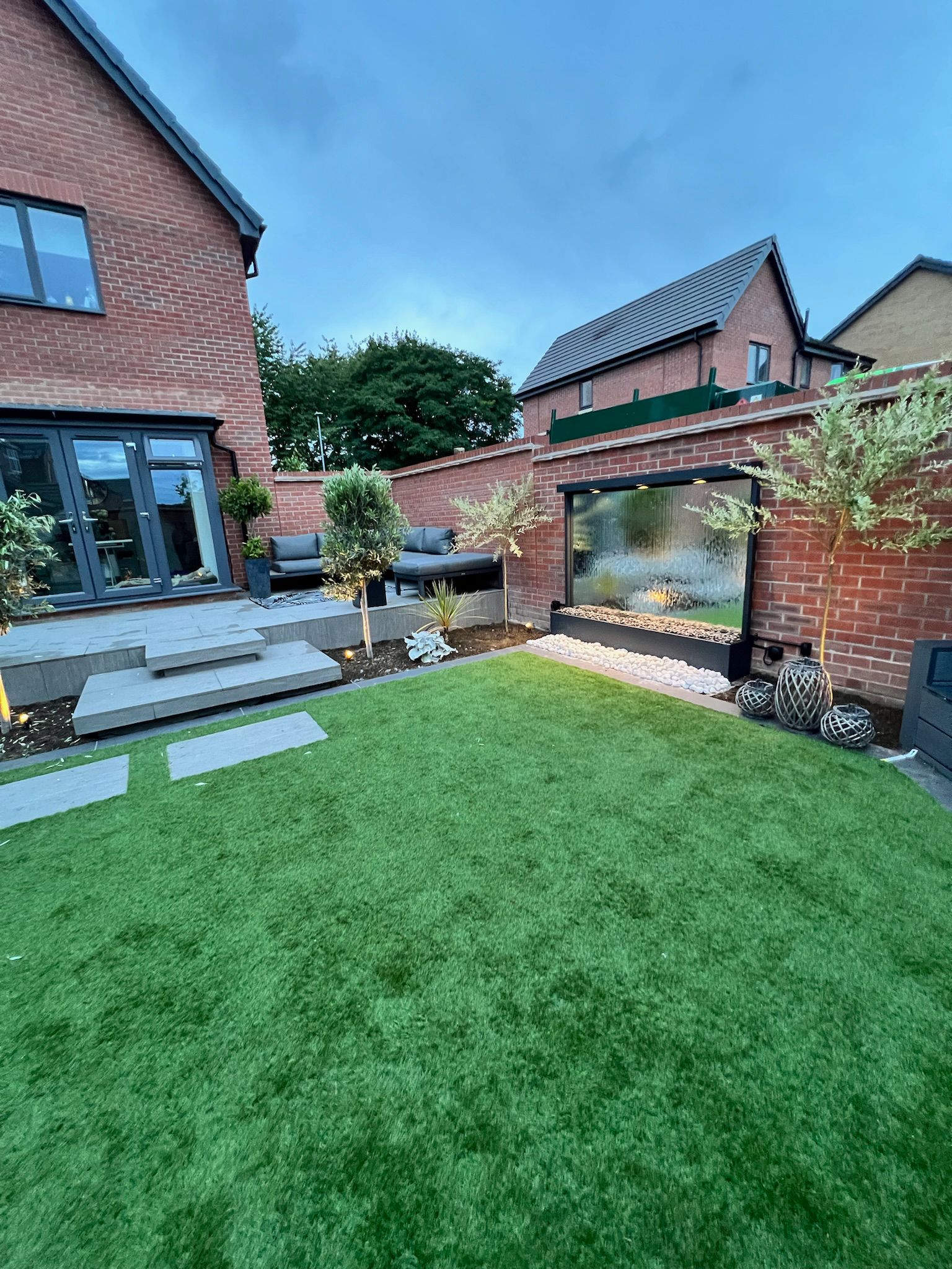 Pergola with Outdoor Kitchen & Water Feature detail 5