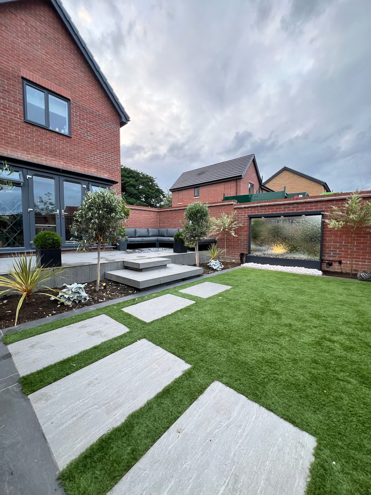 Pergola with Outdoor Kitchen & Water Feature detail 11