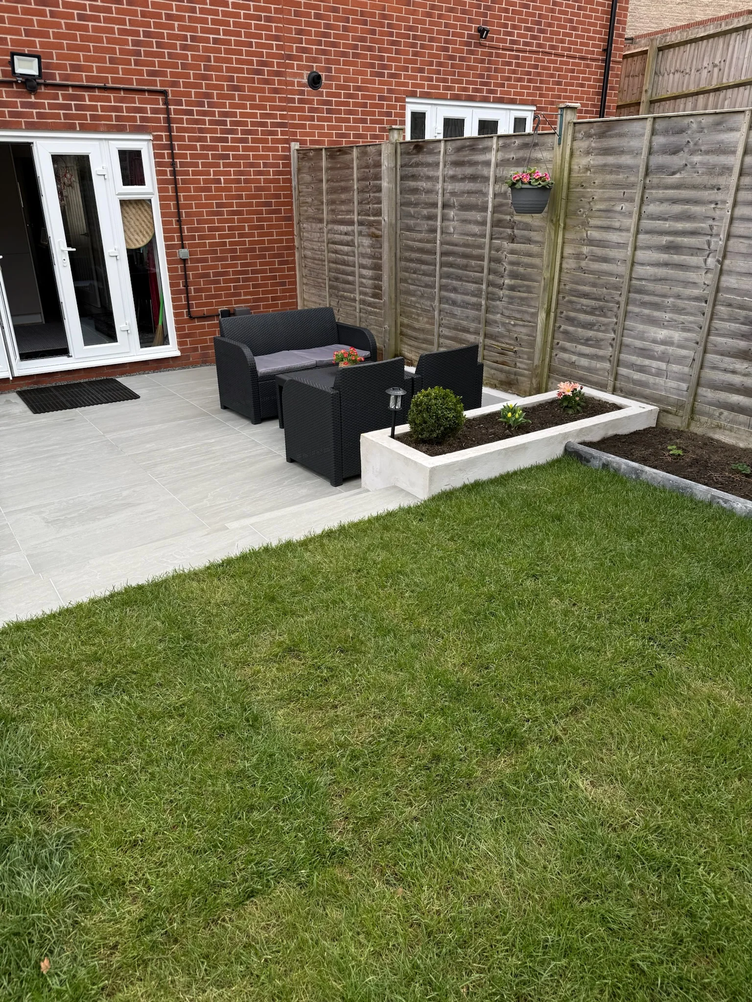 New Build Garden with Raised Planters in Swindon — photo 8