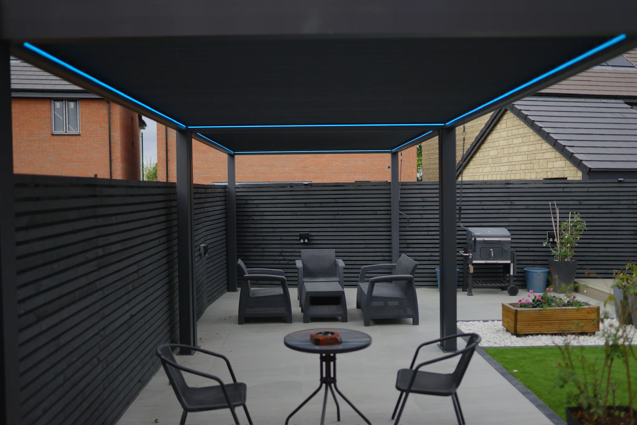 Louvred Pergola & Porcelain Terrace in Didcot — photo 3