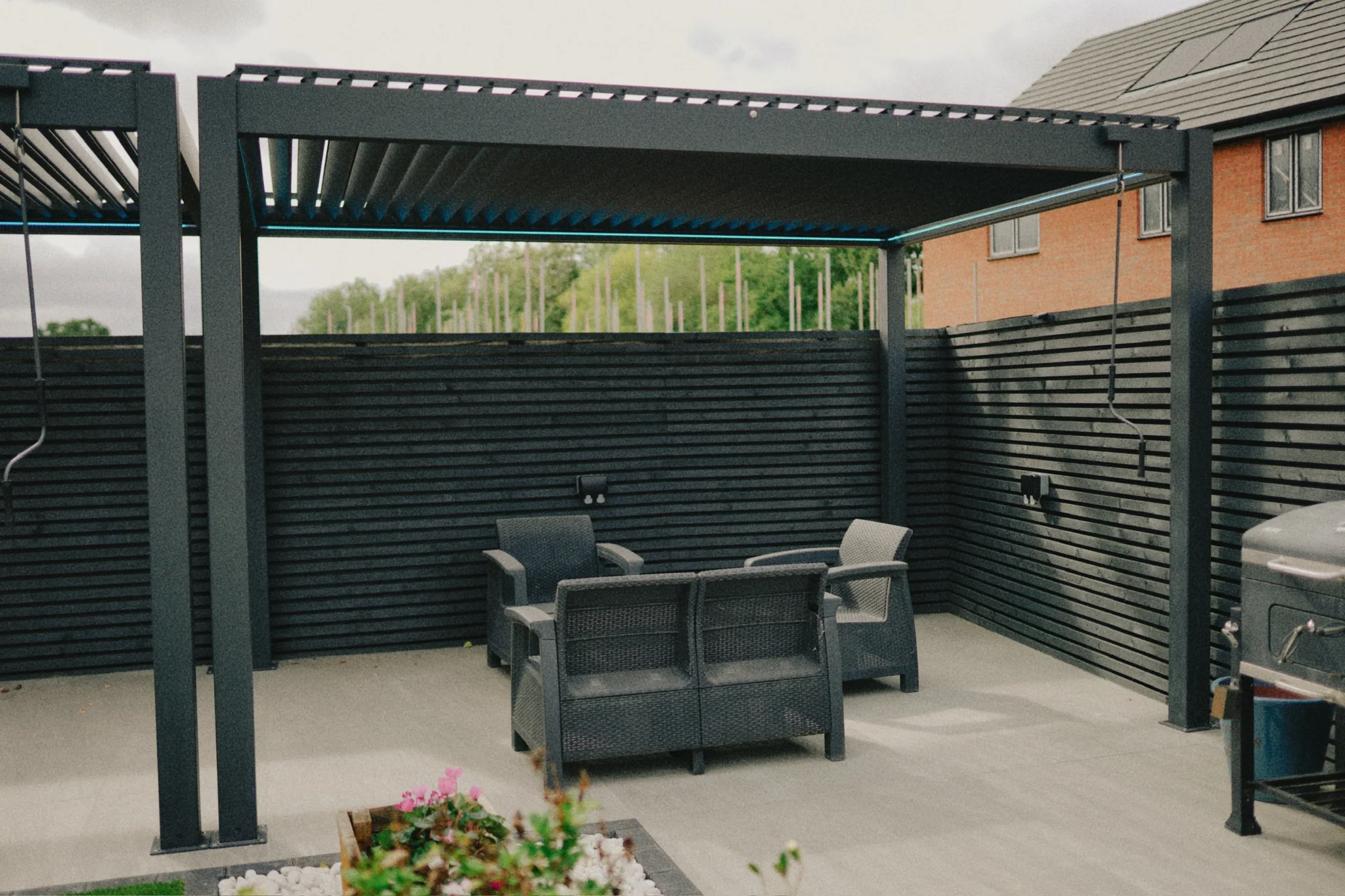Louvred Pergola & Porcelain Terrace in Didcot — photo 4