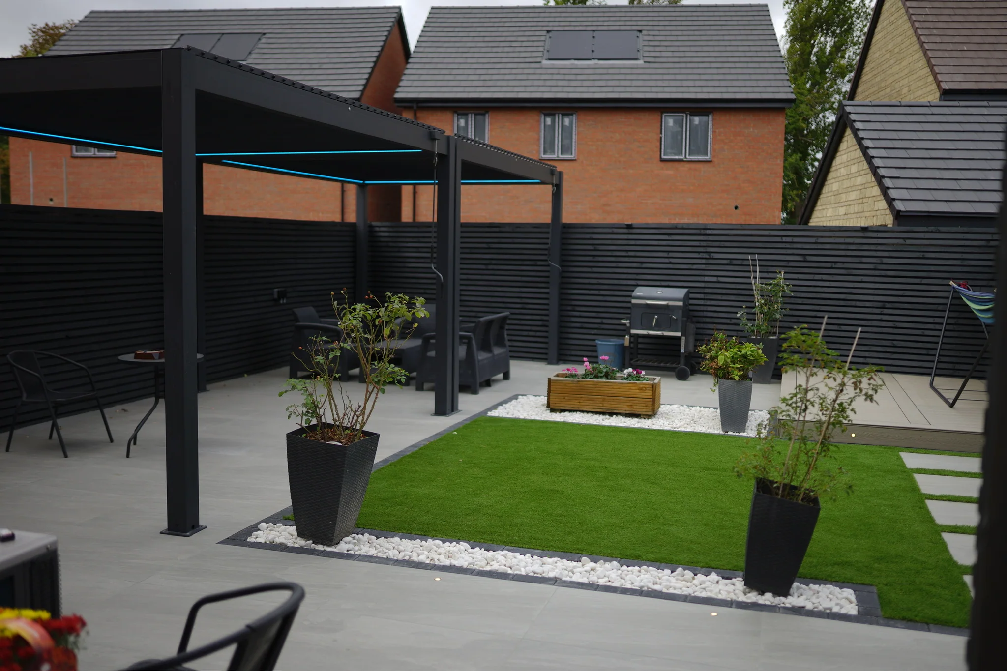 Louvred Pergola & Porcelain Terrace in Didcot — photo 6