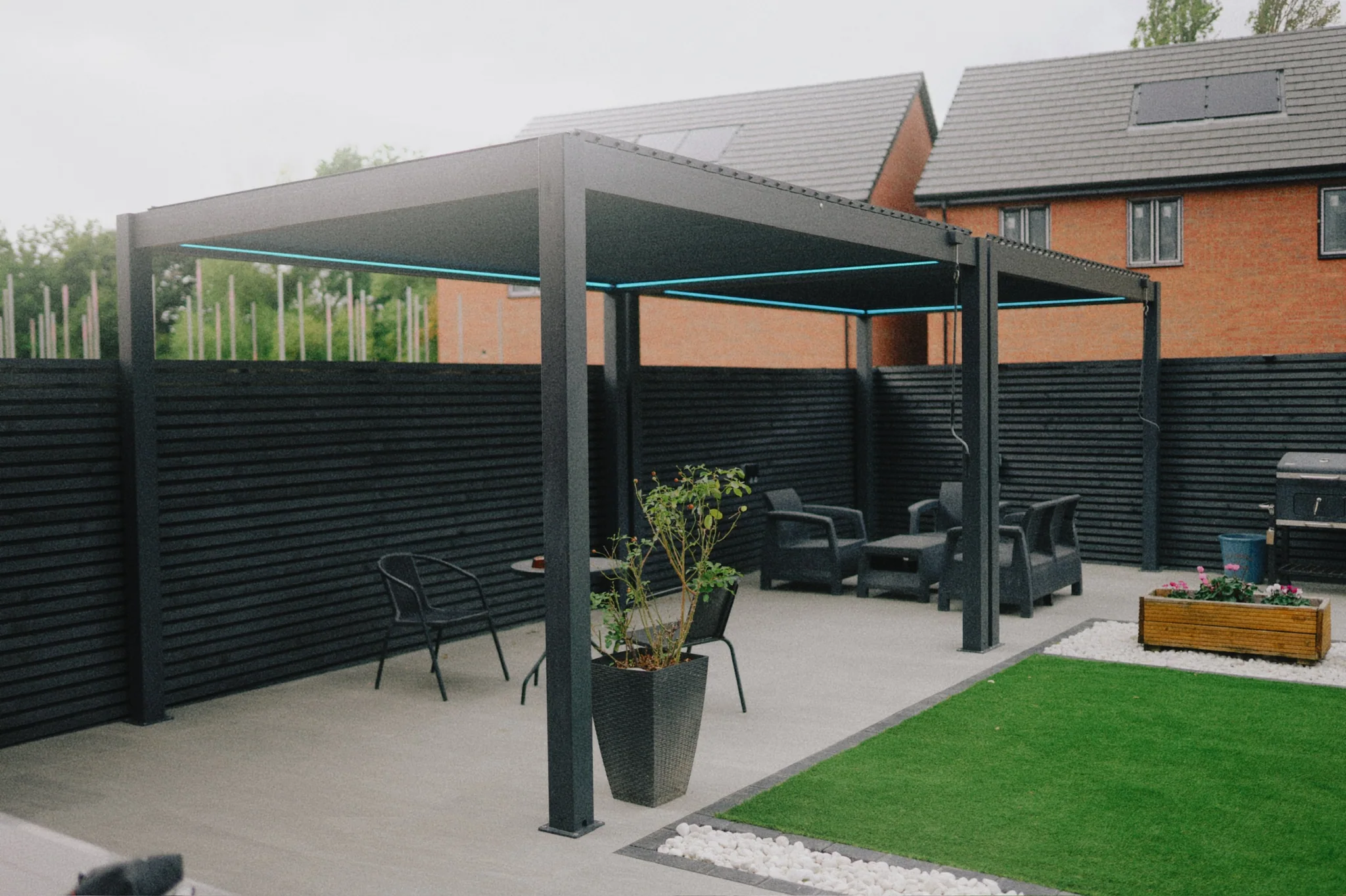 Louvred Pergola & Porcelain Terrace in Didcot — photo 7