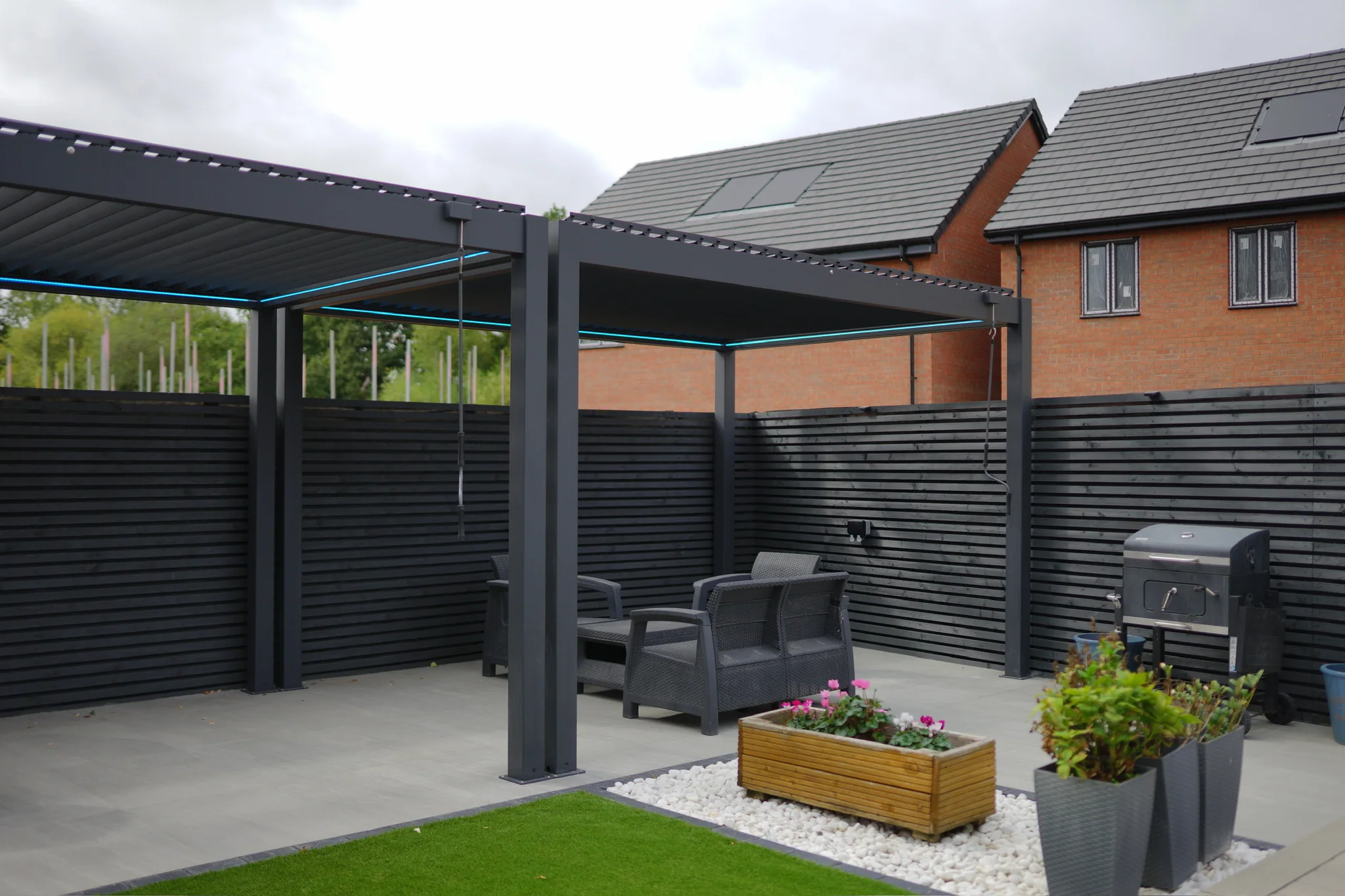 Louvred Pergola & Porcelain Terrace in Didcot — photo 8