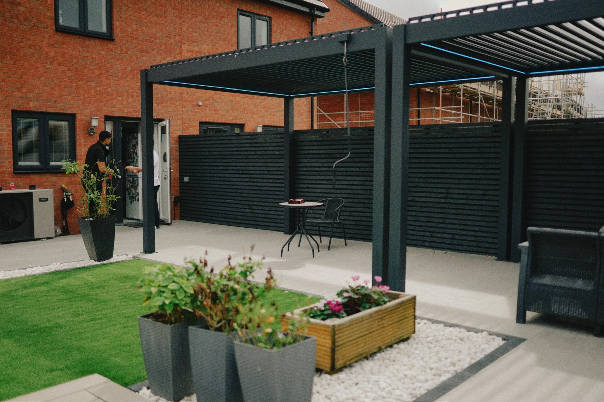 Louvred Pergola & Porcelain Terrace in Didcot — photo 9