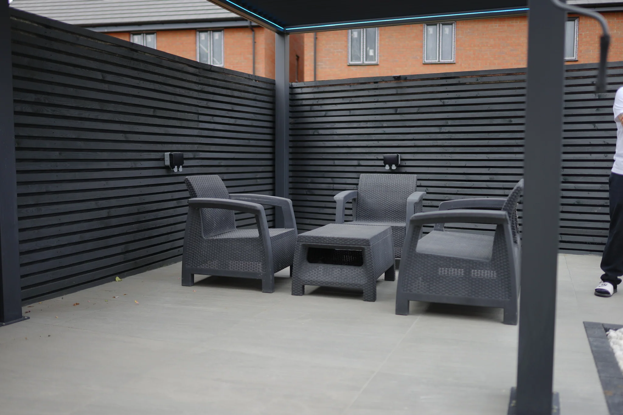 Louvred Pergola & Porcelain Terrace in Didcot — photo 10