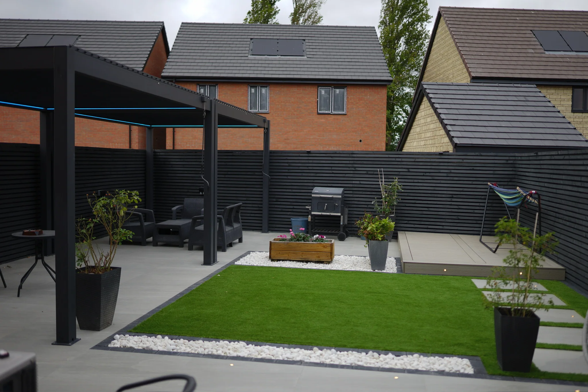 Louvred Pergola & Porcelain Terrace in Didcot