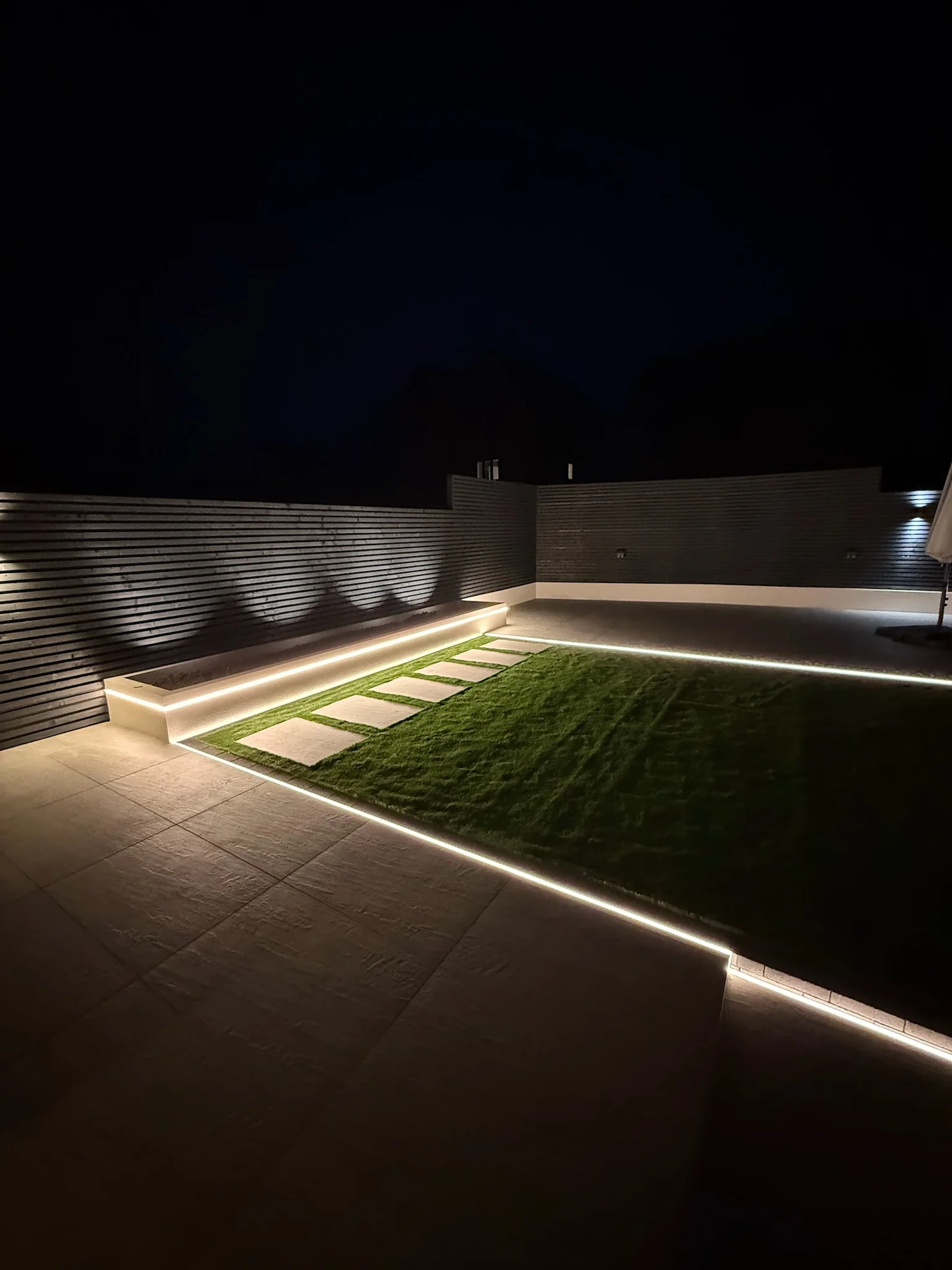 New-Build Garden with Lit Raised Planters in Didcot — photo 12