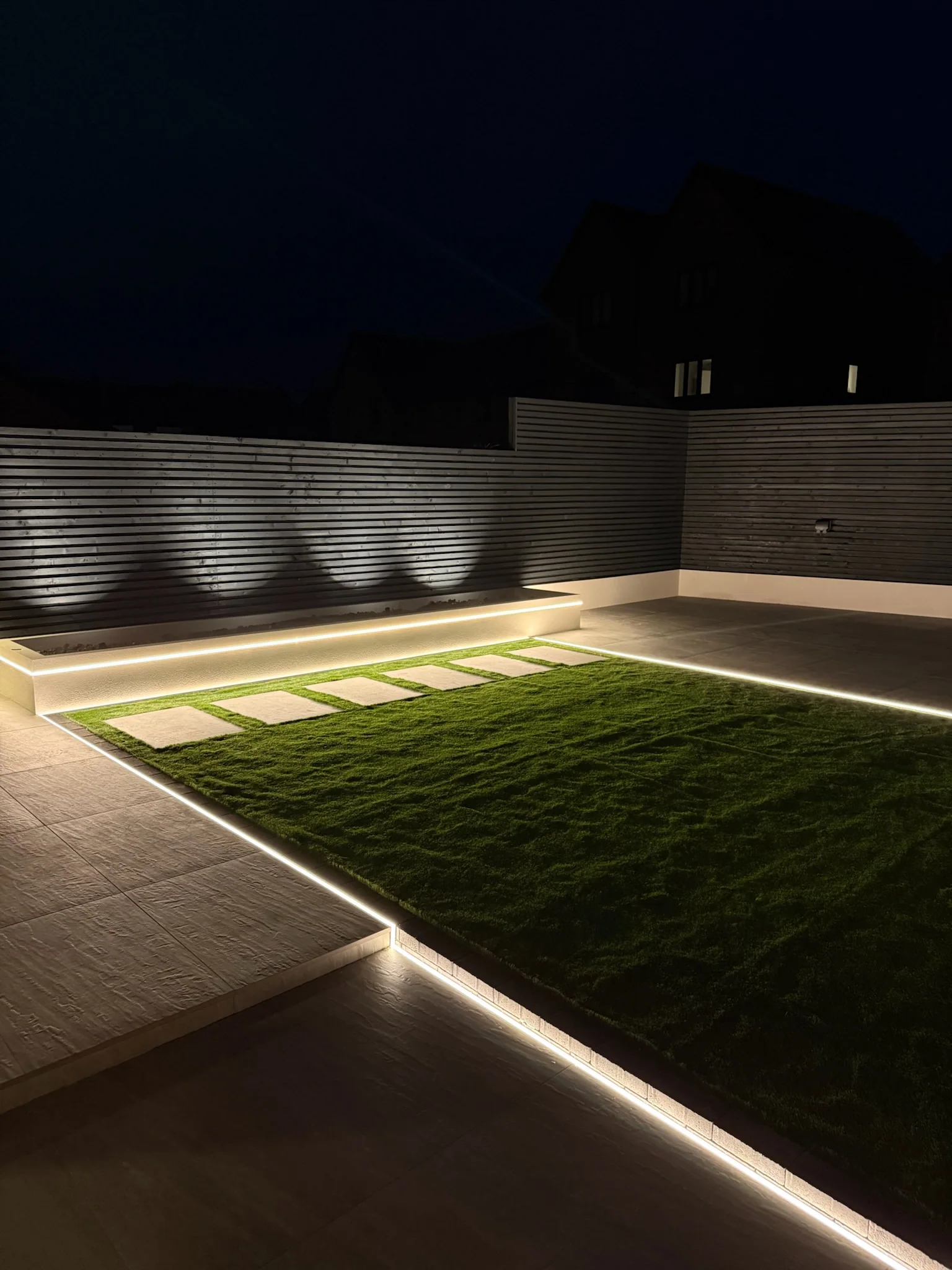 New-Build Garden with Lit Raised Planters in Didcot — photo 7