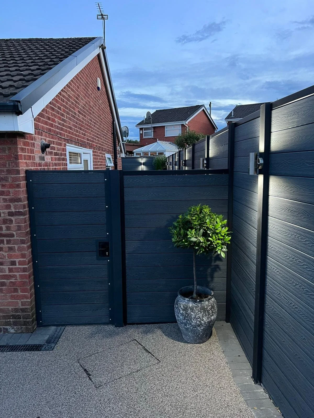 Complete Front & Back Garden detail 3