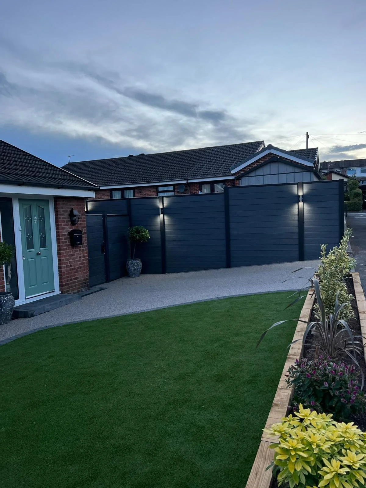 Complete Front & Back Garden detail 5